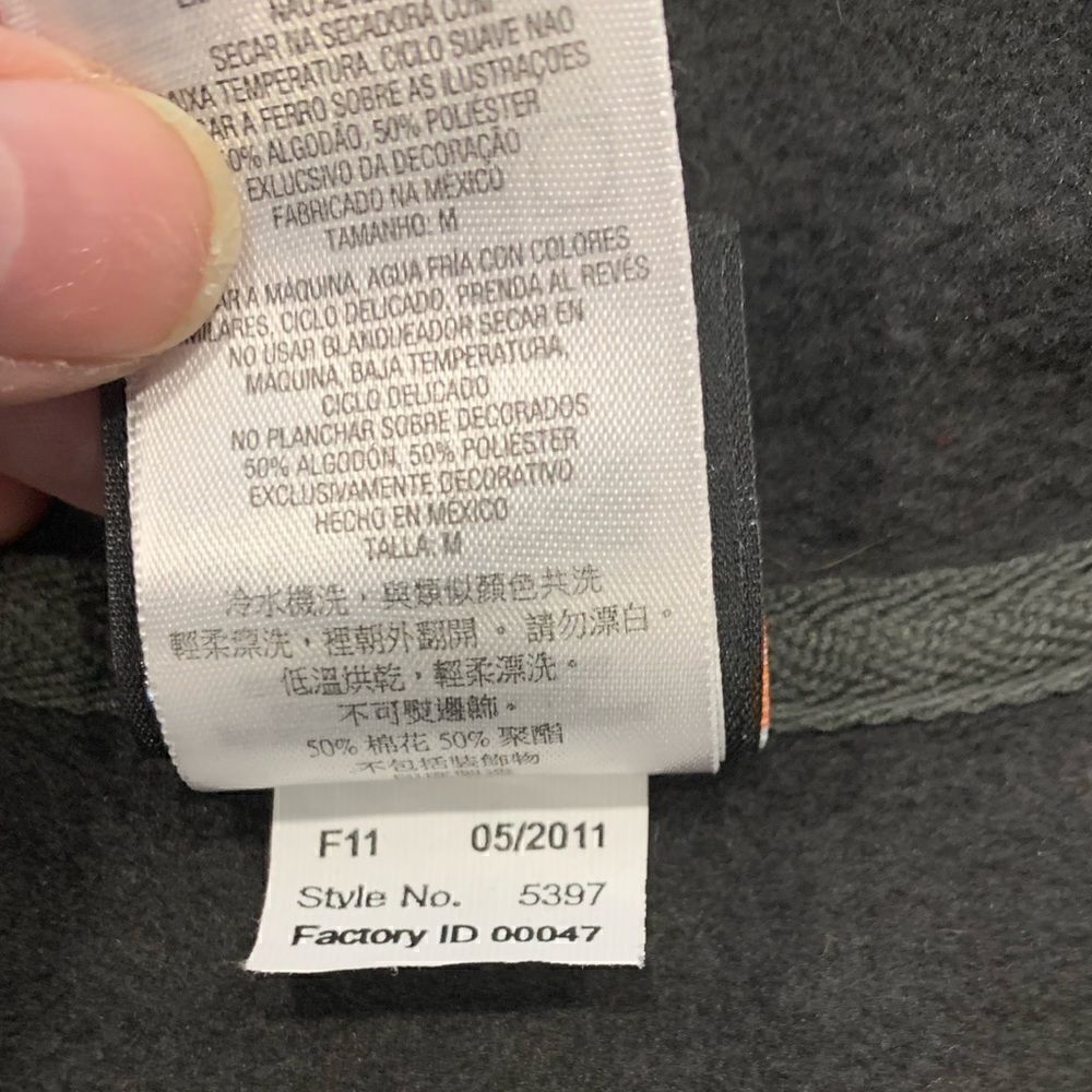Classic Harley Davidson gray pullover hoodie With logo Oconomowoc Wi on … - Picture 4 of 16